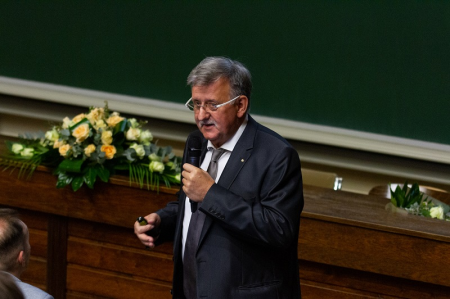 Prof. Dr. Varga Endre, az SZTE Szent-Györgyi Albert Klinikai Központ Traumatológiai Klinika egyetemi tanára