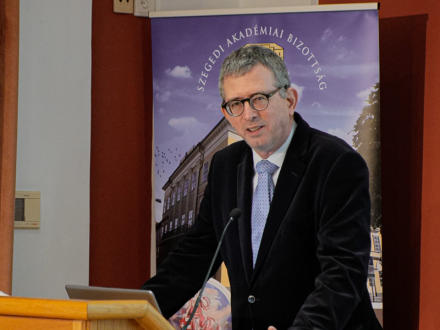 Prof. Dr. Zakar Péter, a SZTE nemzetközi és közkapcsolati rektorhelyettese megnyitja a konferenciát
