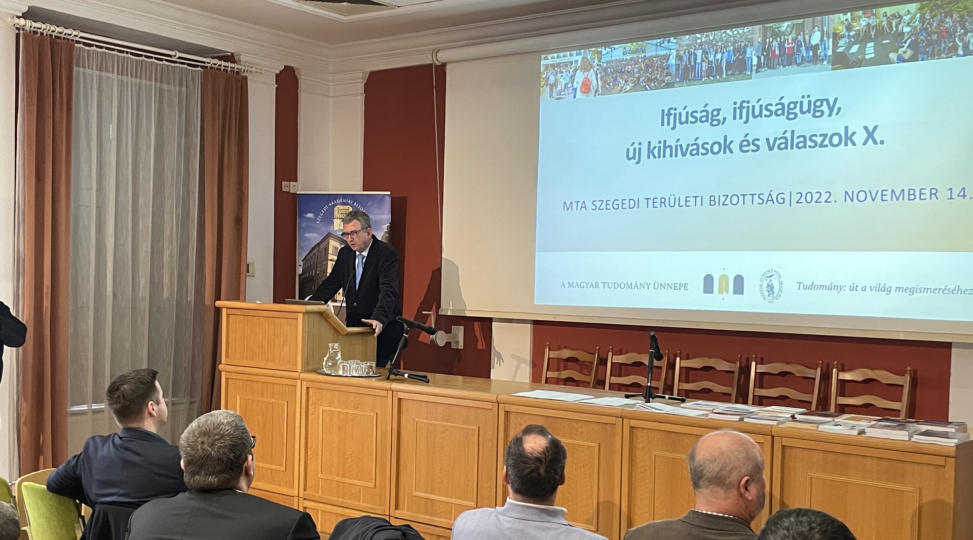 Prof. Dr. Zakar Péter, a SZTE nemzetközi és közkapcsolati rektorhelyettese megnyitja a konferenciát