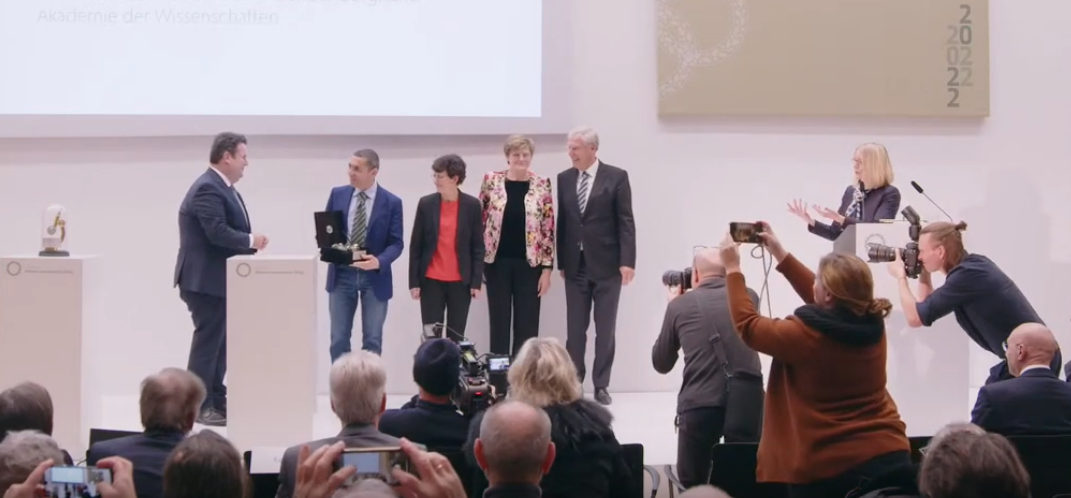 Bensőséges ünnepségen vette át a Werner von Siemens Ring kitüntetést Karikó Katalin
