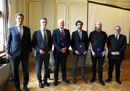 Az AVOBMAT fejlesztői 2022-ben a Szegedei Tudományegyetem Innovációs díjában részesültek.