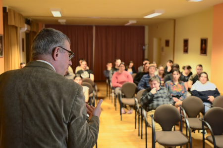 Prof. Dr. Zakar Péter Biró Sándorról tart előadást az SZTE Móra Ferenc Szakkollégiumban. Fotó: Zentai Péter