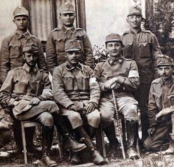 Szent-Györgyi Albert katonatársaival