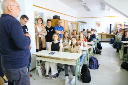 A Pont-Audemer-i Jacques Prévert gimnázium diákjainak látogatása az SZTE Gyakorló Gimnáziumban. Fotó: Bobkó Anna