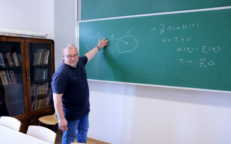 Dr. Földi Péter fizikus, az SZTE TTIK Fizika Intézet Elméleti Fizika Tanszék egyetemi docense