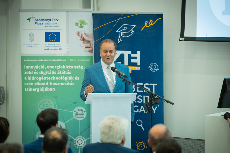 Dr. Janáky Csaba, az SZTE Energetikai Innovációs Tesztállomás vezetője
