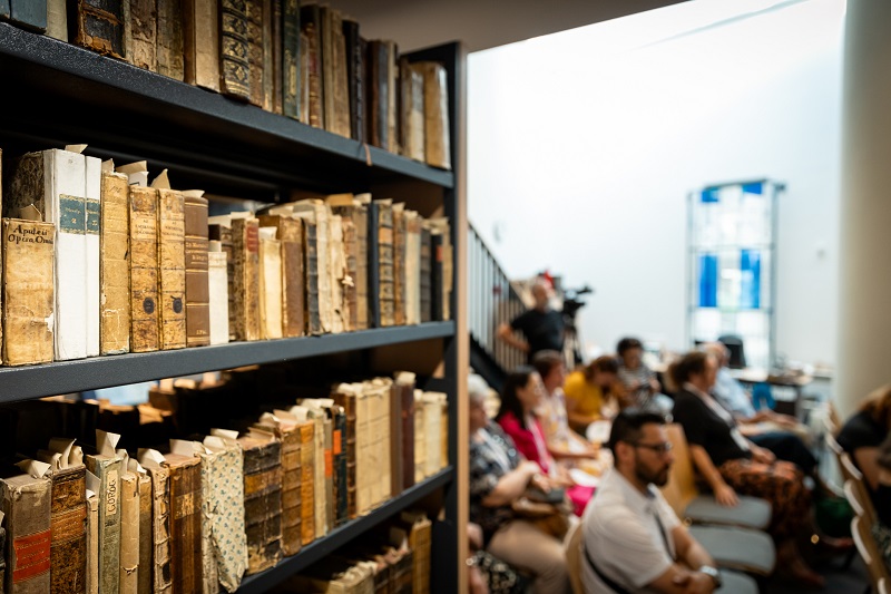 Sajtótájékoztató az SZTE Klebelsberg Könyvtár Régi Könyvek Tárában
