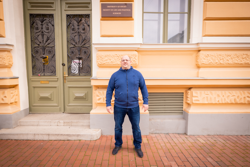 Nagy Péter az SZTE ÁJTK előtt