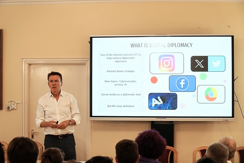 foto_lengyel_nikolett_2025.jul15_iain_lindsay_a_nyari_egyetemen5_btkpr