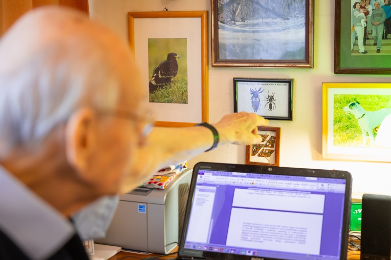 Galle_L_iroasztalanal_KJA-Number-0136