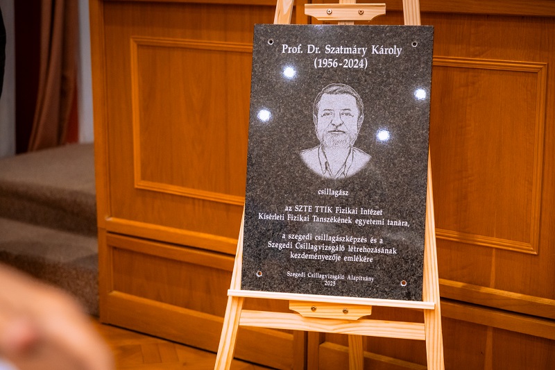 Szatmary_emlekkonferencia_emlektabla