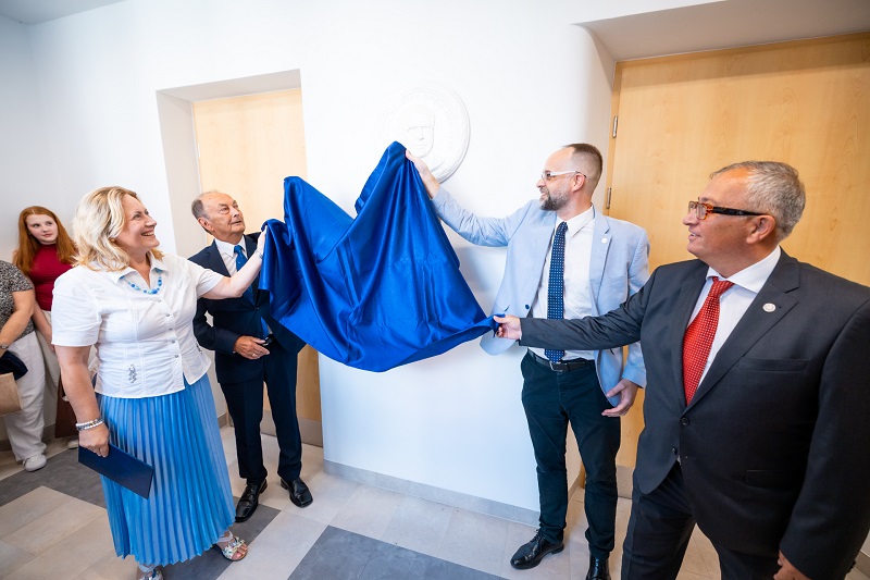 Emlektabla_avato_KJA-Number-2799