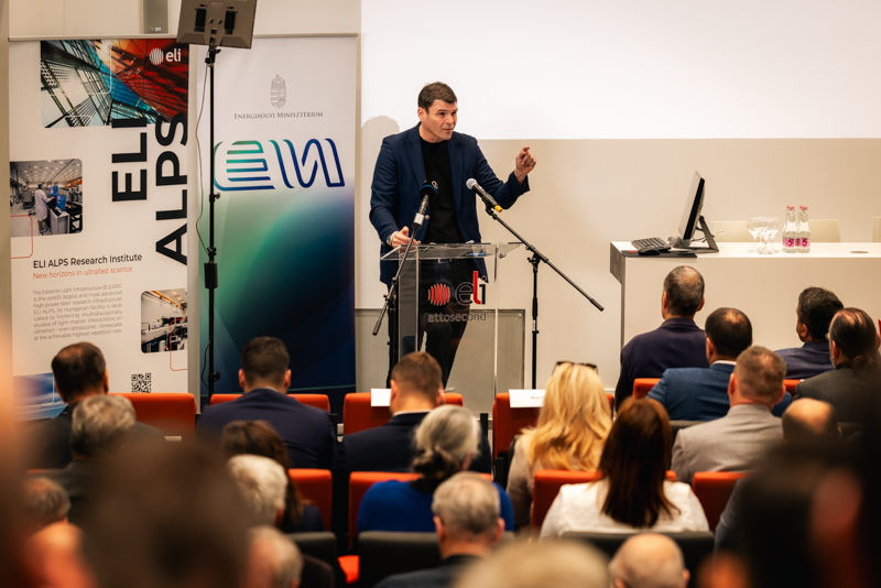 Czepek Gábor miniszterhelyettes, az Energiaügyi Minisztérium parlamenti államtitkára Czepek Gábor miniszterhelyettes, az Energiaügyi Minisztérium parlamenti államtitkára