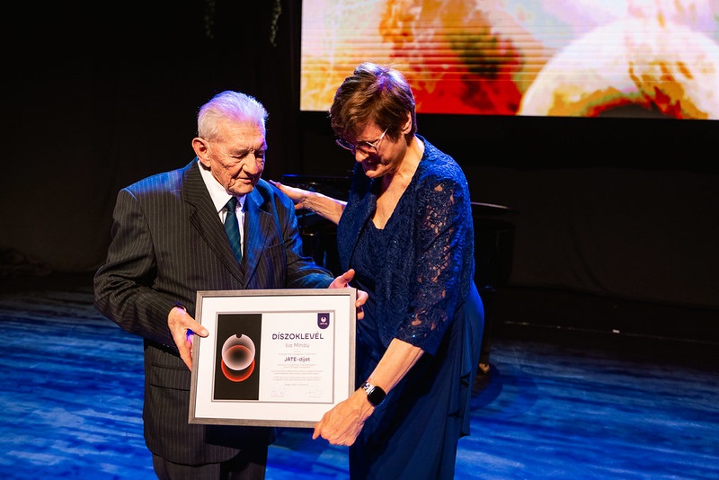 Ilia_Mihaly_es_Kariko_Katalin_JATE-dij_galan