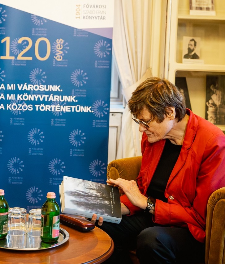 kariko_katalin_krasznahorkai_kotettel_kk_sze_s_45_jj