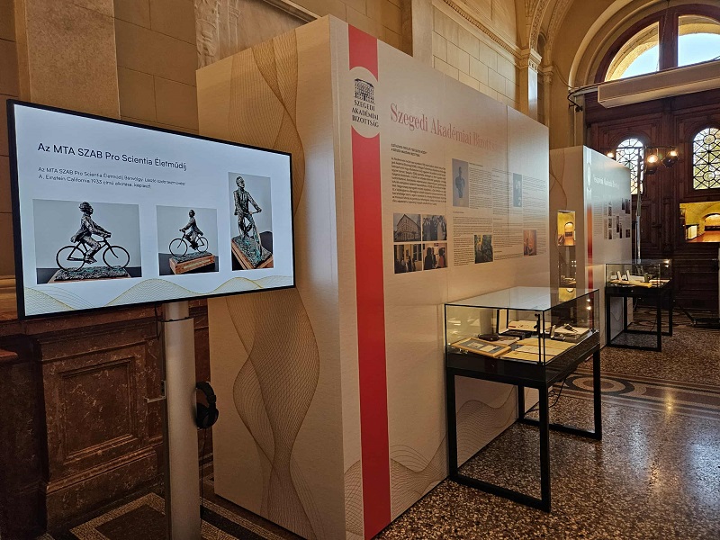 SZABrol_kiallitas_MTA_szekhazban_2025