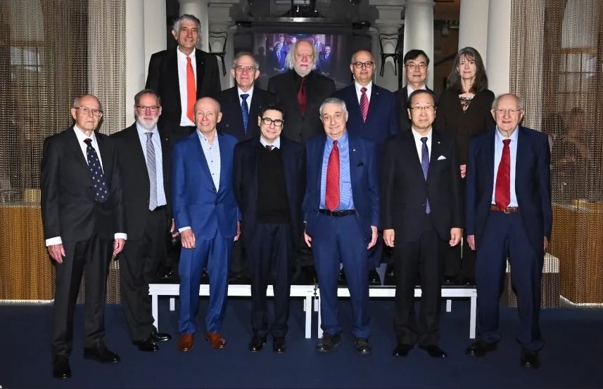 a_2025._evi_nobe_.dijasok_csoportkep