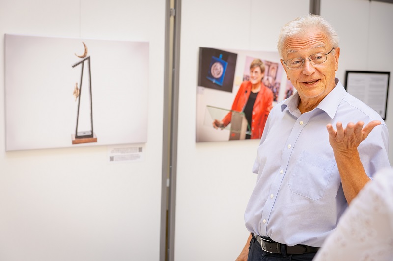 Krisztin_T._Kariko-kiallitason_KJA-Number-9874