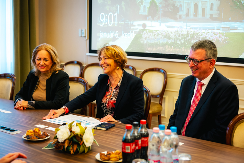 US_Embassy_in_Szeged_Web-12