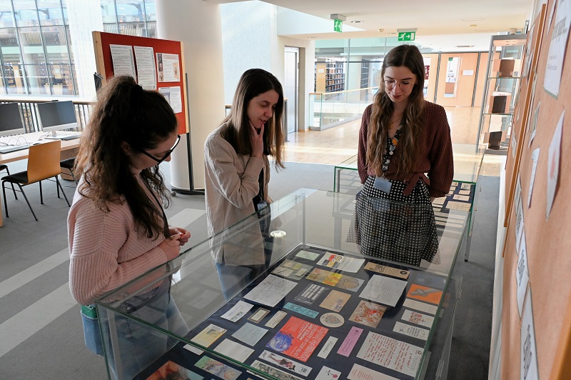 Dekker Eliza, Csillag Tímea és Szabó Adrienne, az SZTE Klebelsberg Könyvtár és Levéltár munkatársai Dekker Eliza, Csillag Tímea és Szabó Adrienne, az SZTE Klebelsberg Könyvtár és Levéltár munkatársai