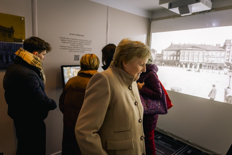 HJ_MTA_Mozgasban_a_Tudomany_W-21