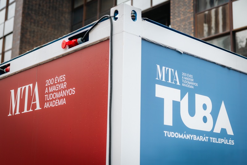 MTA_Mozgasban_a_Tudomany_W-7