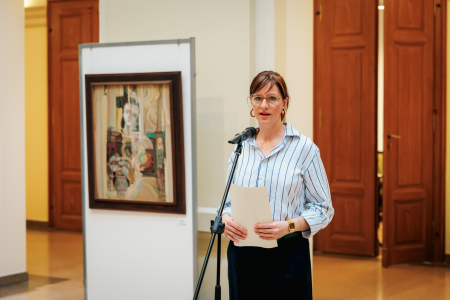 Dr. Váraljai Anna művészettörténész megnyitja Cs. Pataj Mihály kiállítását a Szegedi Tudományegyetemen