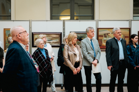 Alföld, napraforgók, ablakok - Cs. Pataj Mihály festményeiből nyílt kiállítás a Szegedi Tudományegyetemen