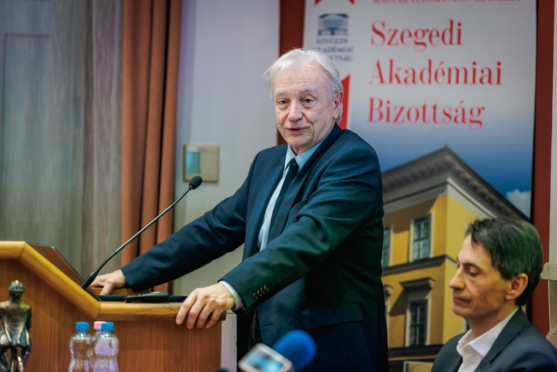 kt_vm_szab_ko__zgyu__le__s2026_w_4 kt_vm_szab_ko__zgyu__le__s2026_w_4